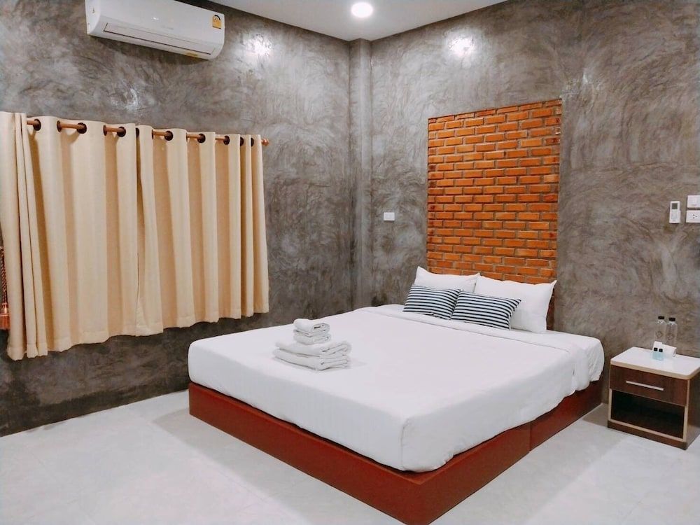 B Tel Chomthong Resort Chiang Mai Deluxe Double Room 3