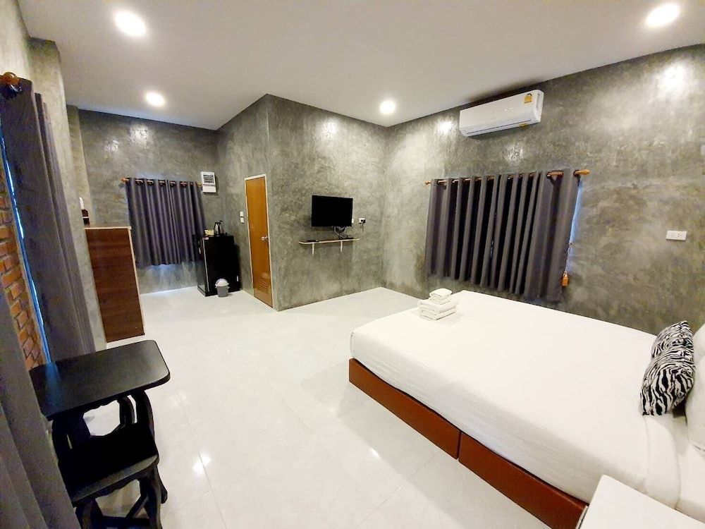 B Tel Chomthong Resort Chiang Mai Deluxe Double Room 6