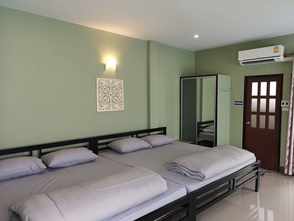 Huaisai Hotel Superior Quadruple Room 4