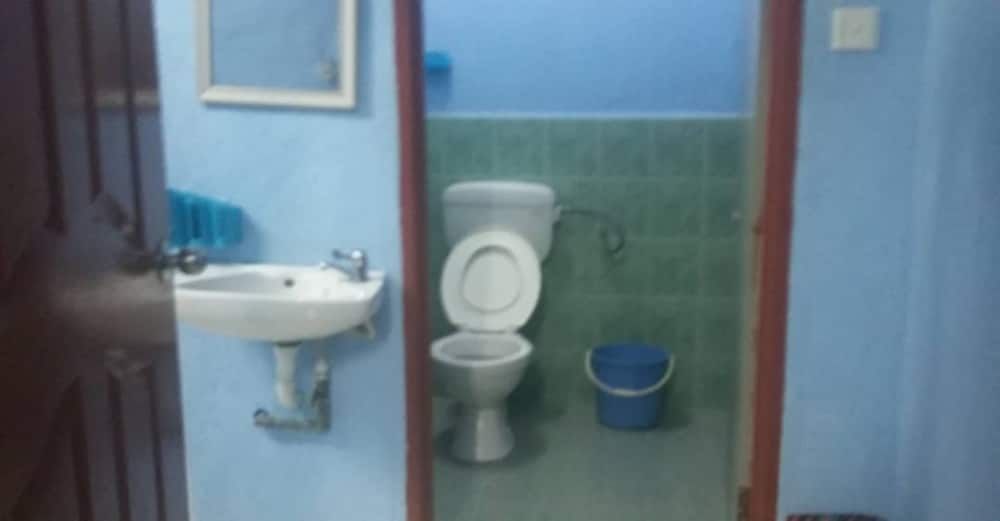 Mawanza Motel Family Room 10