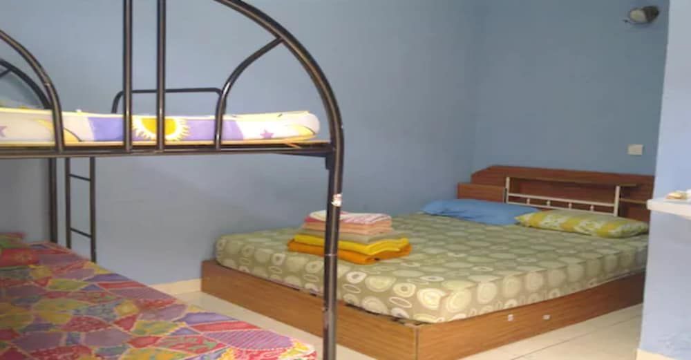 Mawanza Motel Family Room 8