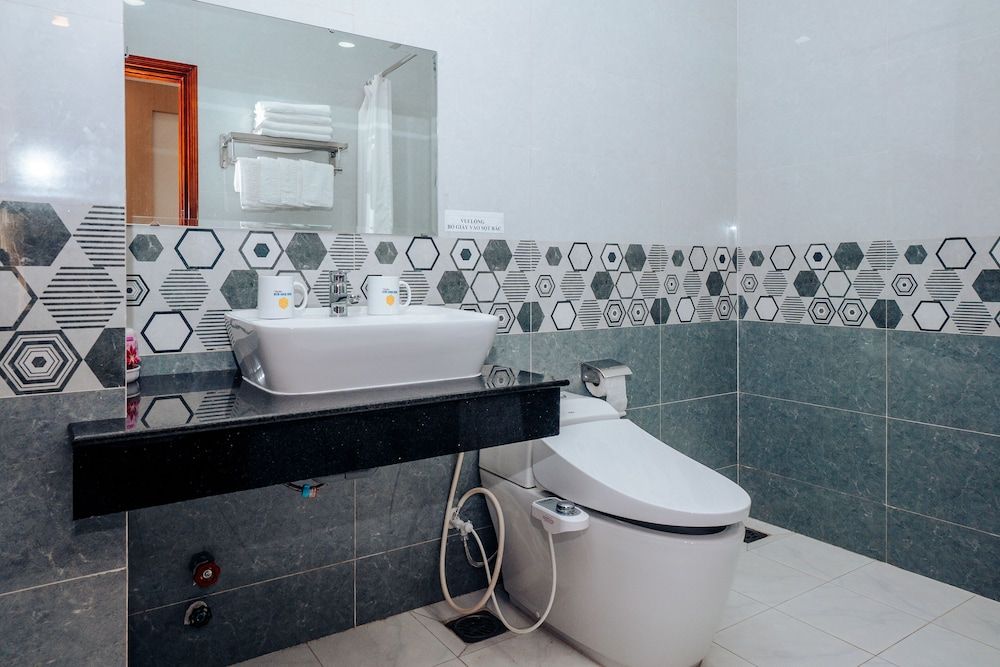 Minh Minh Nam Hotel Deluxe Double Room 9