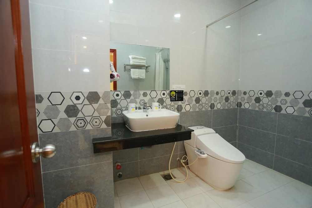 Minh Minh Nam Hotel Deluxe Triple Room 7