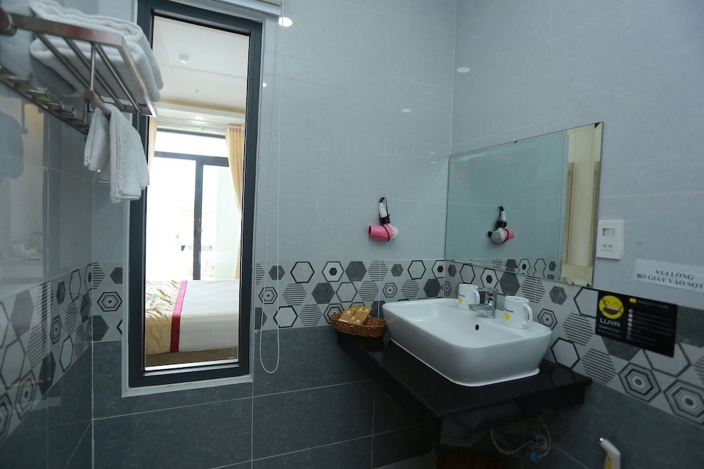 Minh Minh Nam Hotel Deluxe Double Room 11