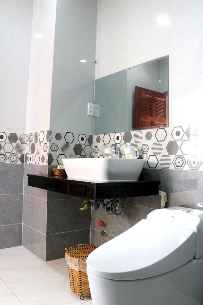 Minh Minh Nam Hotel Deluxe Double Room 12