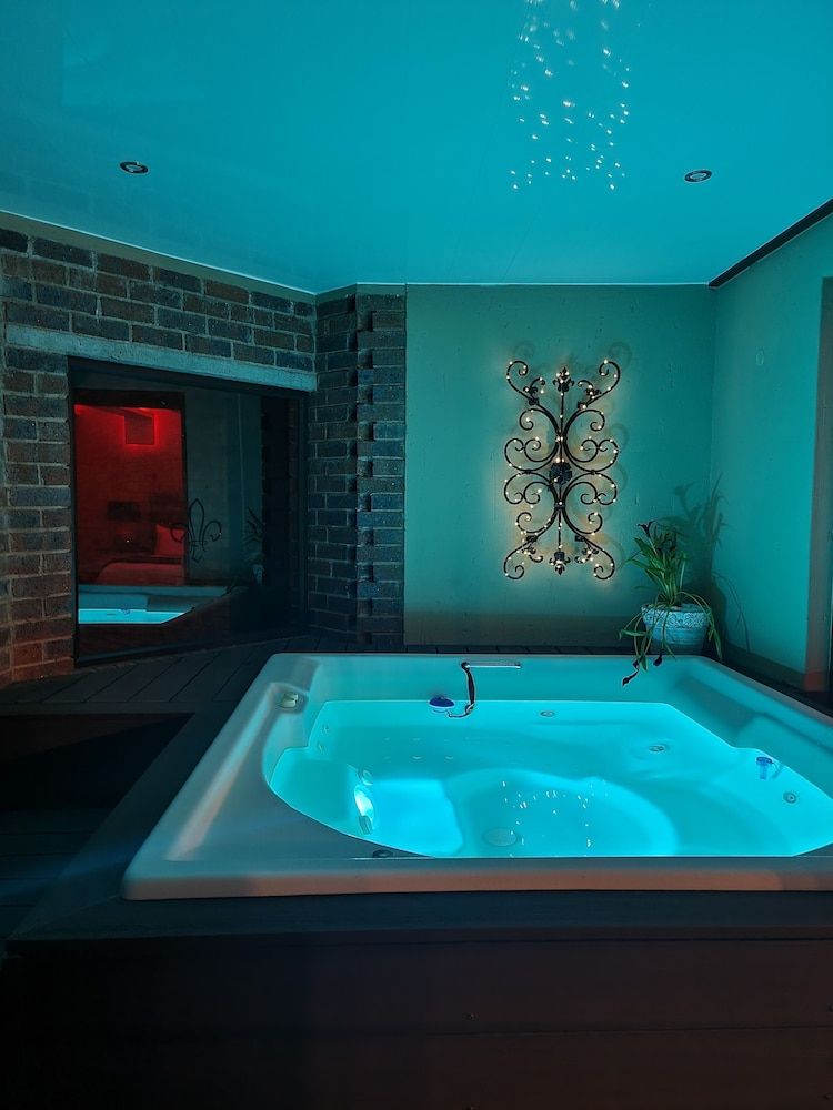 Weston Guest House Presidential Studio Suite 18