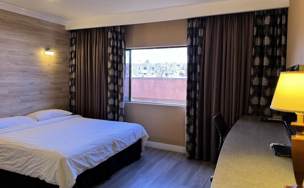 Garden Suite Hotel Standard Room, 1 King Bed 2