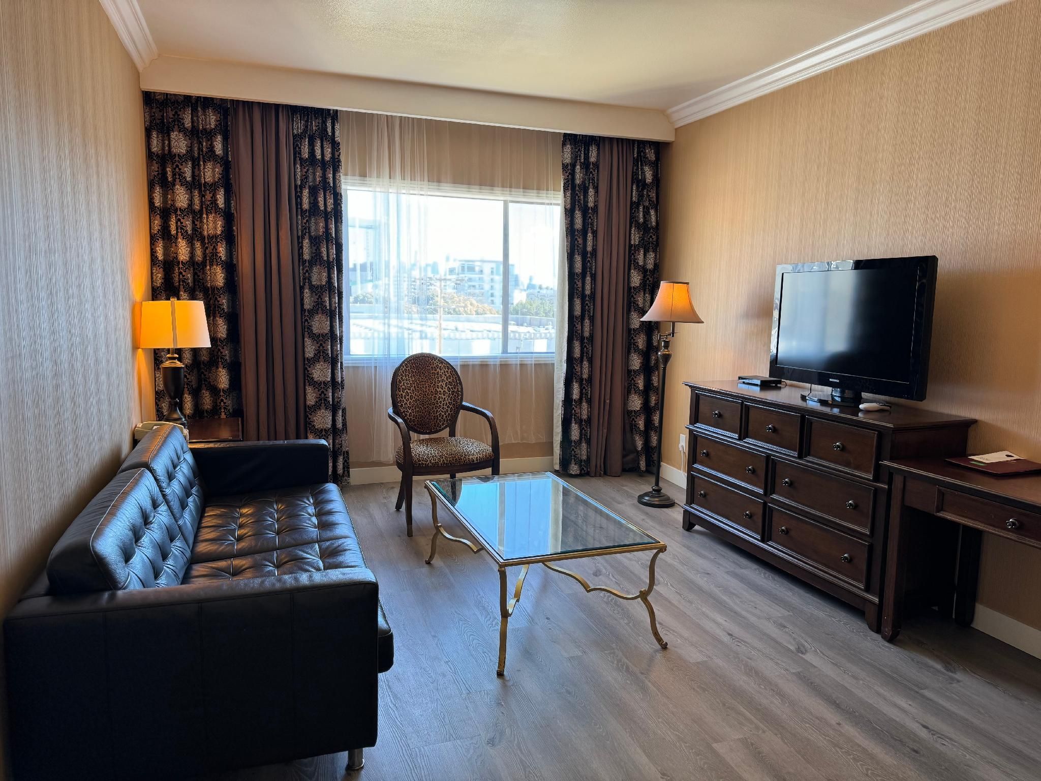 Suite 1 King Bed