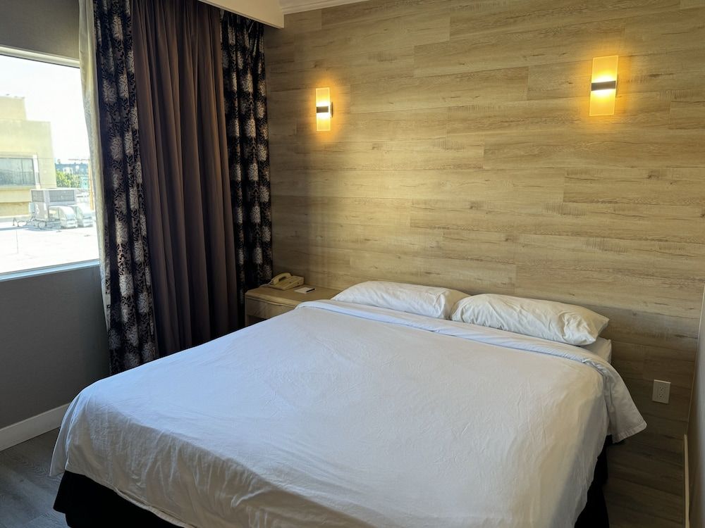 undefined Garden Suite Hotel 9