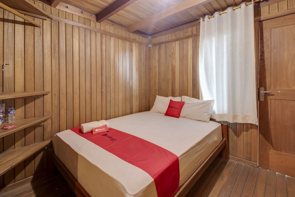 Double Room (RedDoorz)