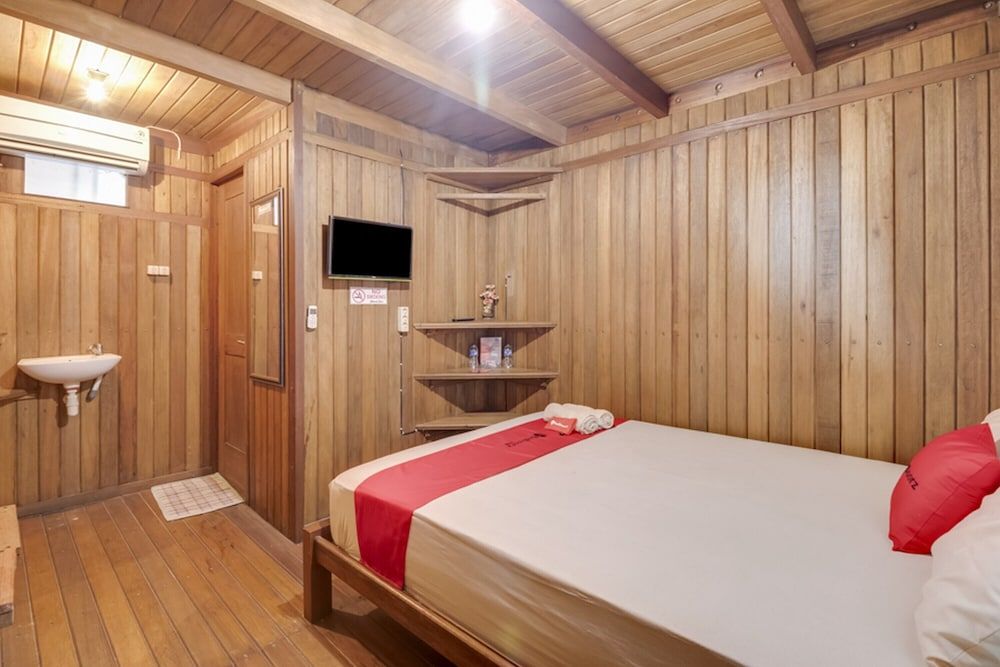 Economy Room