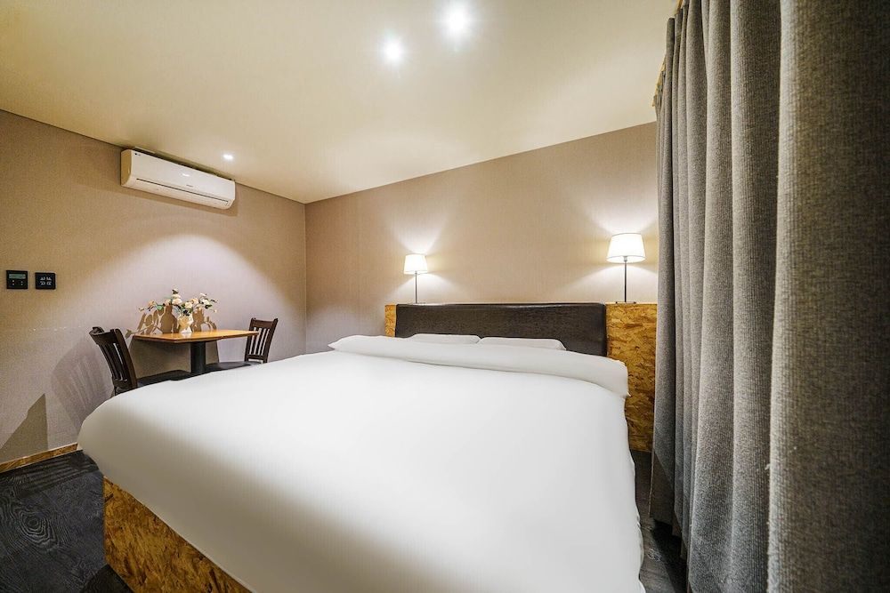 26 HOTEL Deluxe Room 7