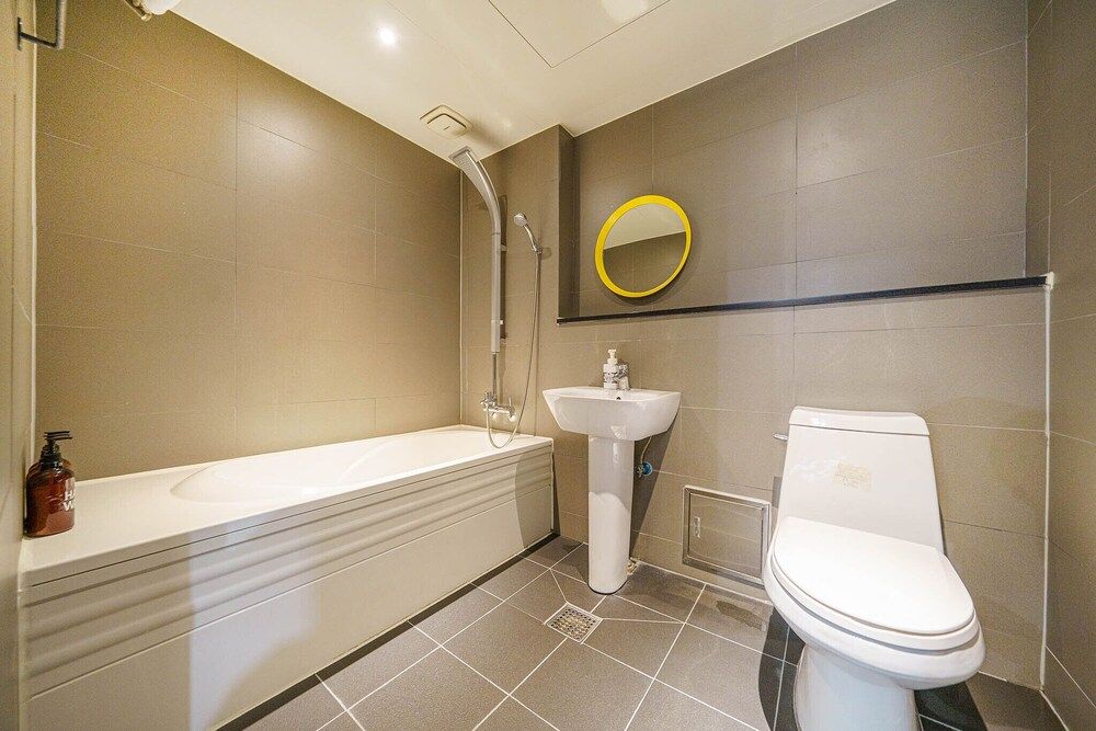 26 HOTEL Deluxe Room 8