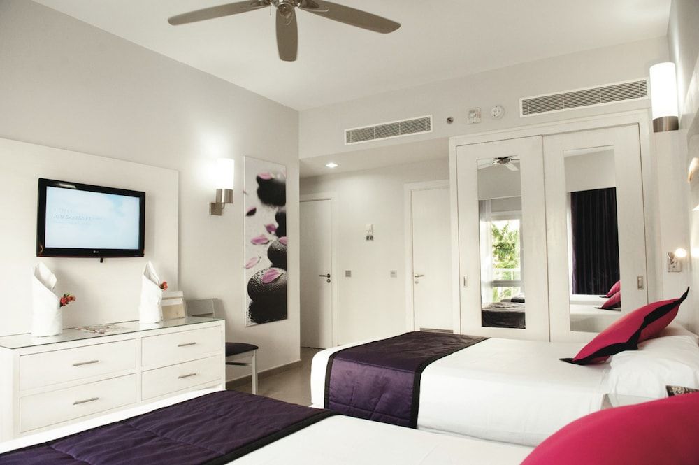 Family Suite, 2 Bedrooms (B2C-CA)