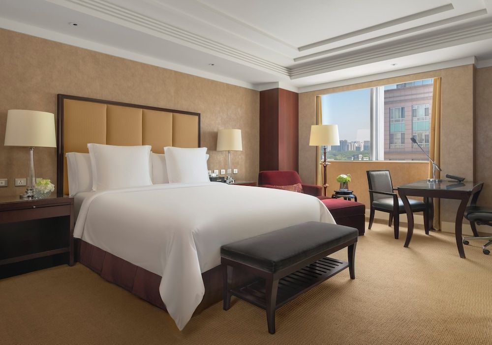 Four Seasons Hotel Beijing Deluxe Room, 1 King Bed, City View