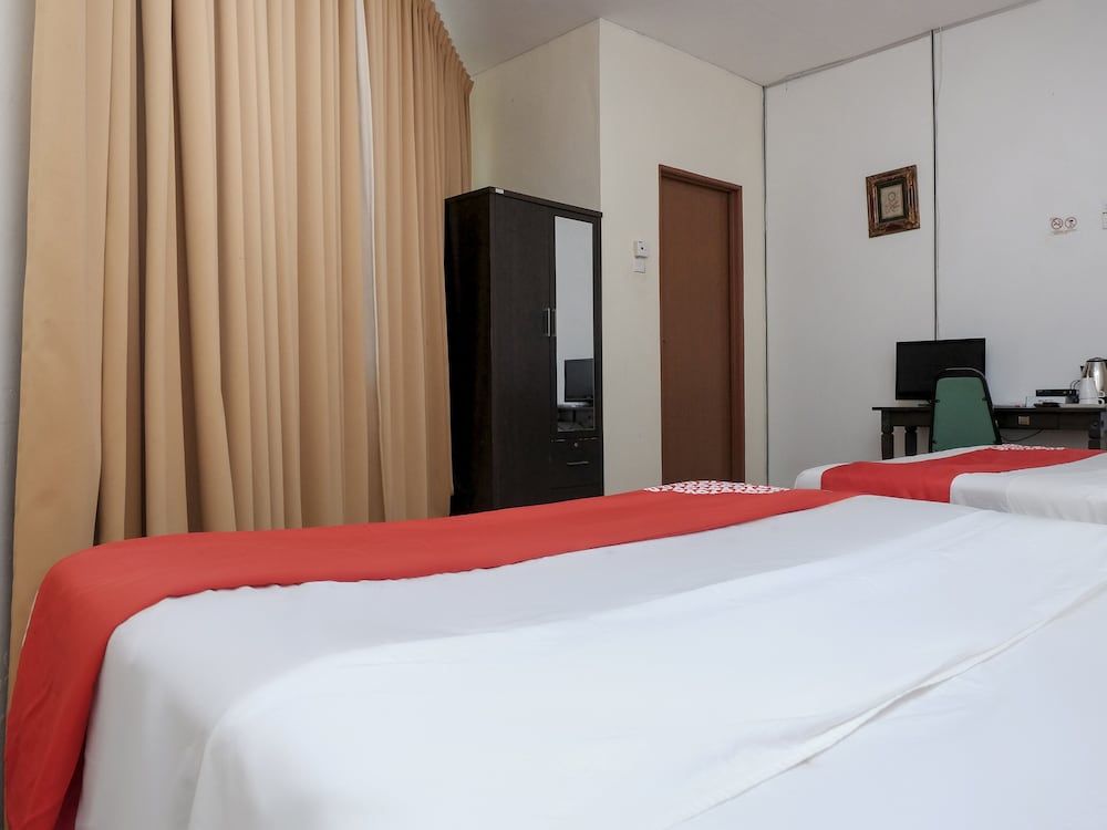 OYO 90180 Gemilang Hotel Kerteh Family Suite 3