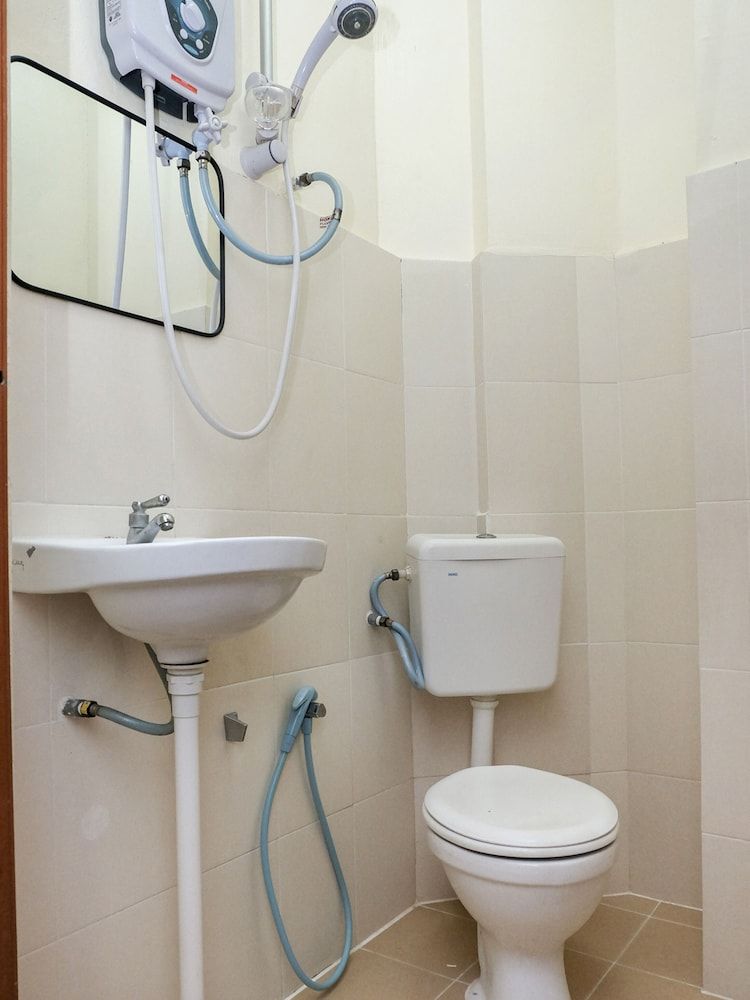 OYO 90180 Gemilang Hotel Kerteh Family Suite 4