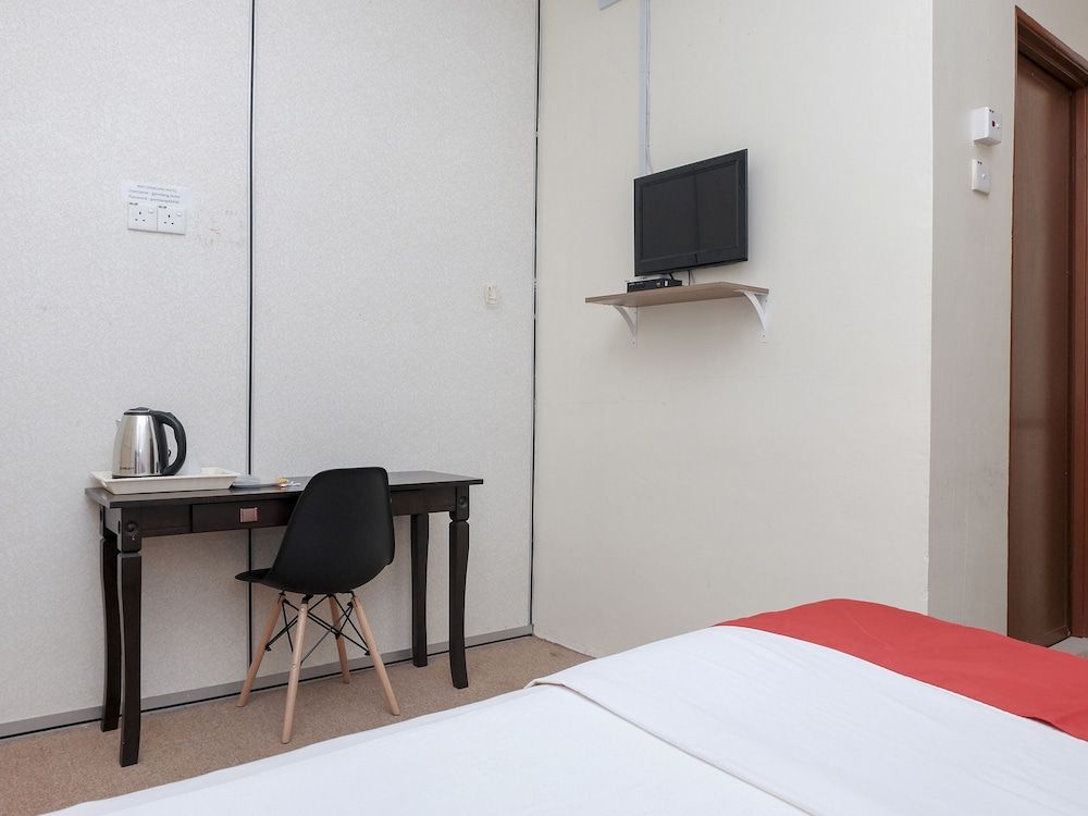 OYO 90180 Gemilang Hotel Kerteh Deluxe Double Room 4