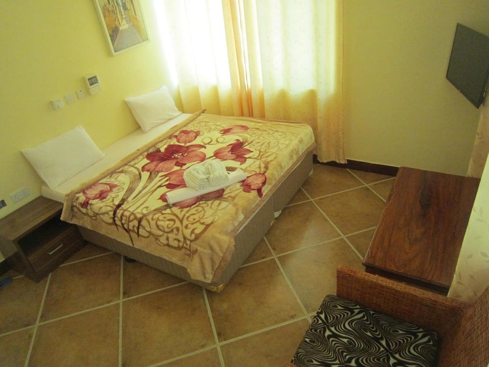 New FQ Motel Deluxe Double Room, 1 King Bed 5