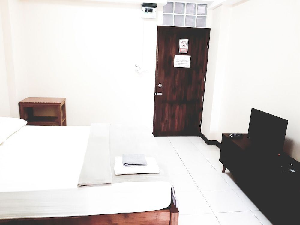 Prapai Place Don Muang Standard Room 5