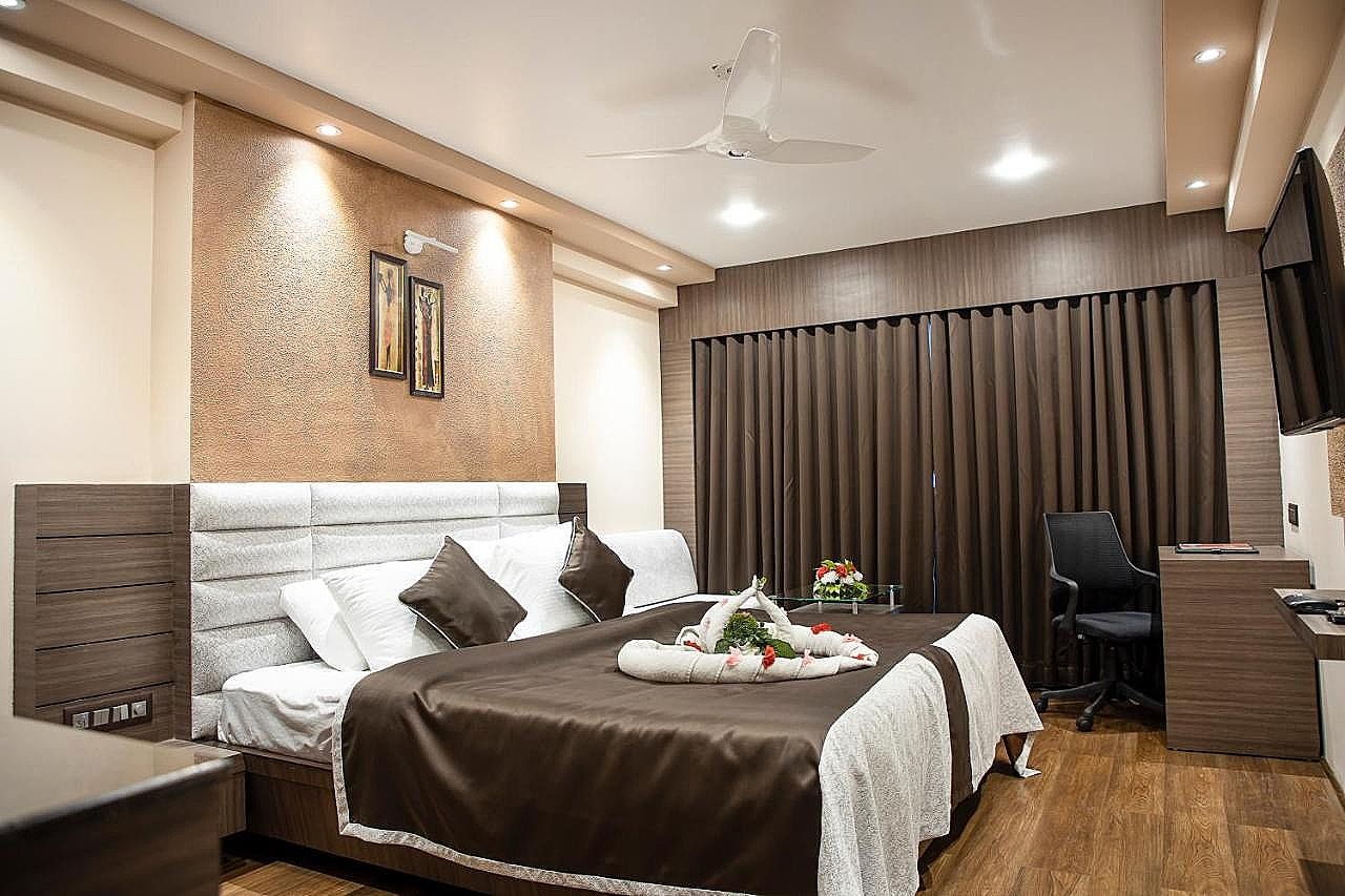 Hotel Rajmahal Deluxe Room 4