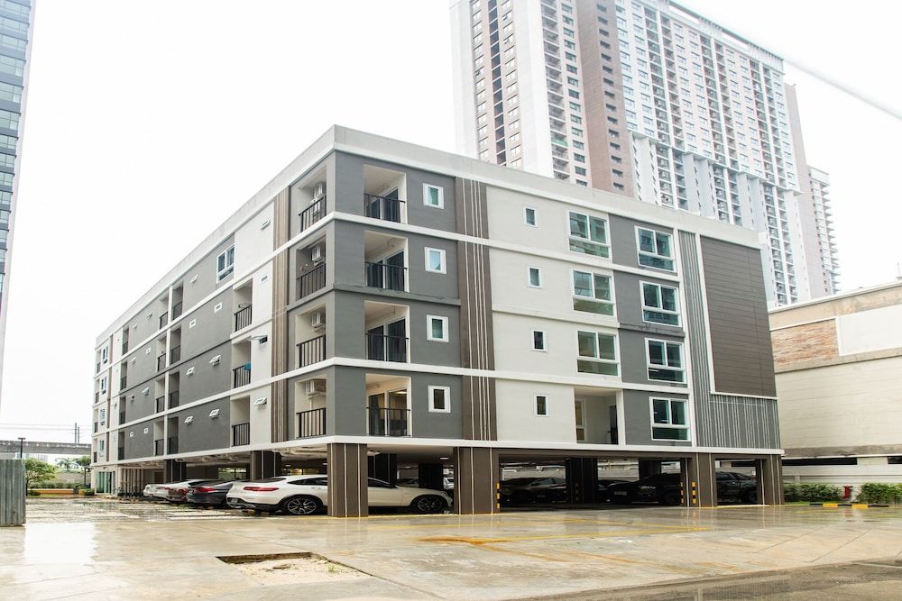 undefined Zayn Express & Suites 5