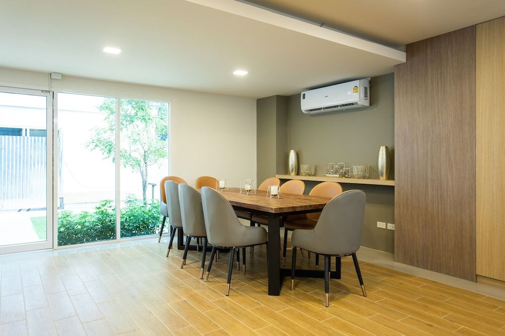 undefined Zayn Express & Suites 8