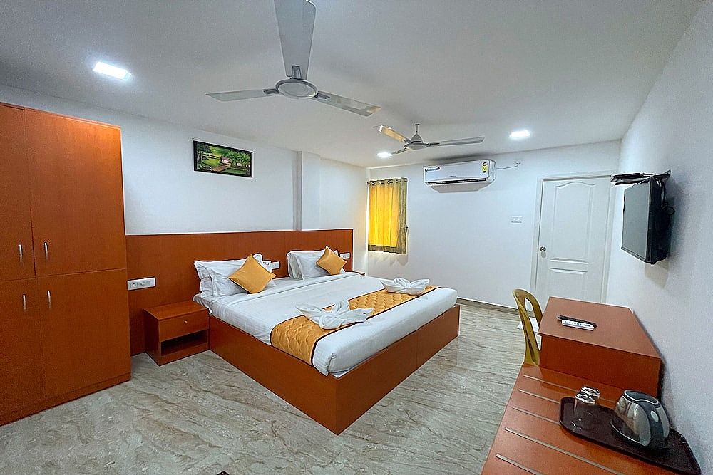 K11 Express - Opp Express Avenue Deluxe Double Room 7
