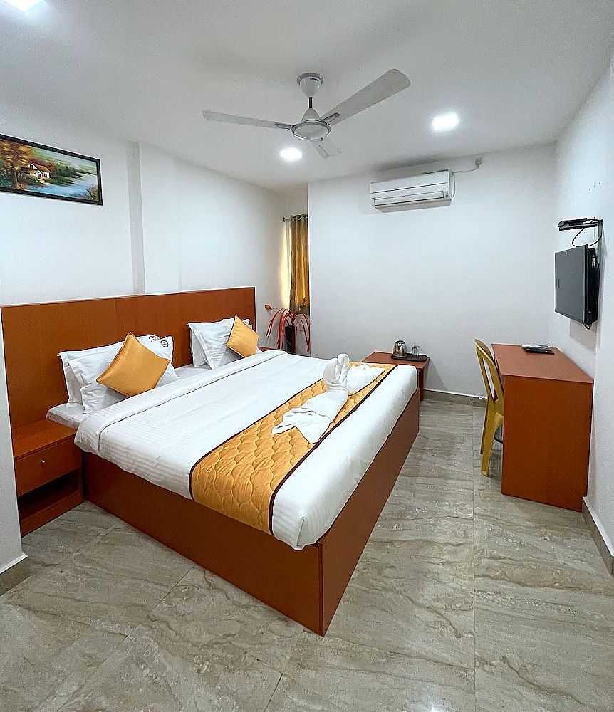 K11 Express - Opp Express Avenue Deluxe Double Room 2