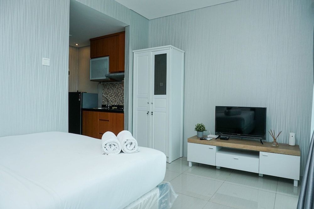 undefined New Furnished and Comfortable Studio Woodland Park Apartment 8