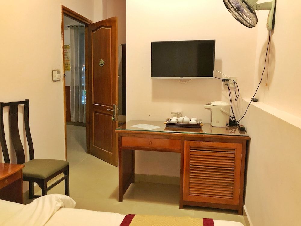 undefined Gold Night Hotel