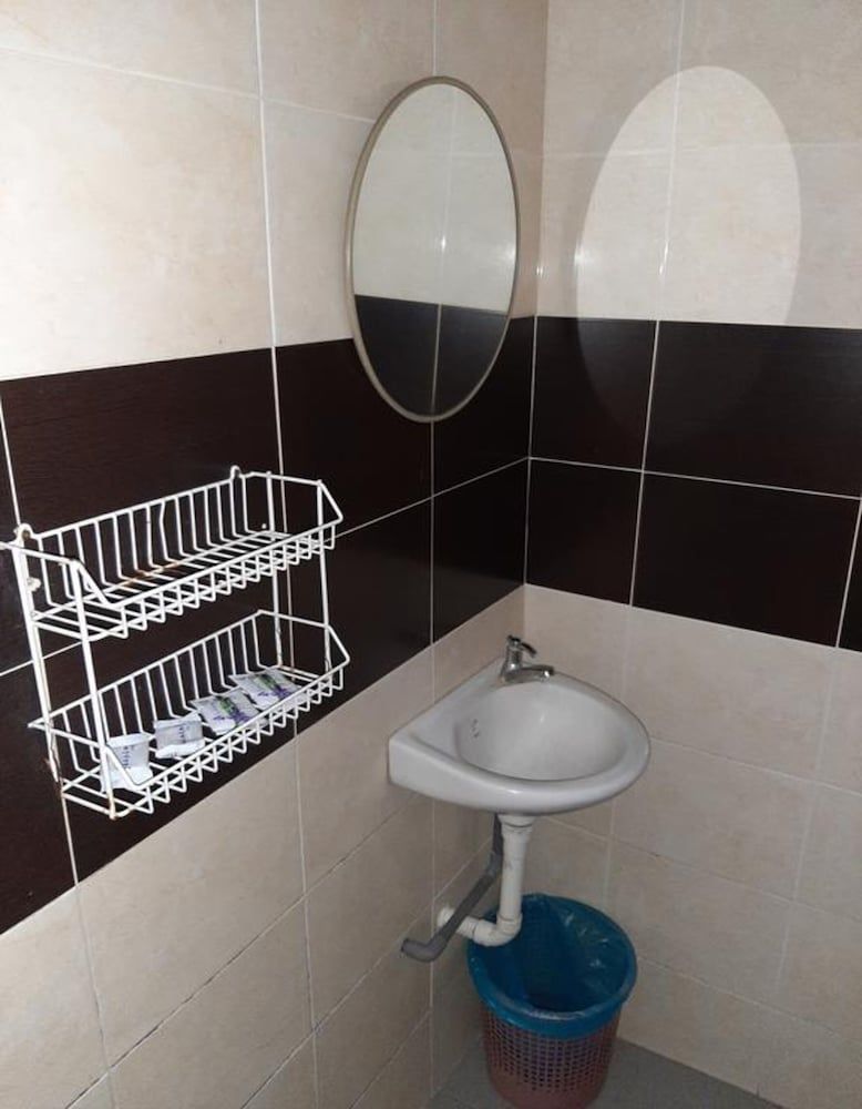 Hotel Sri Bahau Deluxe Triple 4