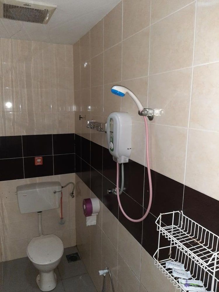 Hotel Sri Bahau Deluxe Triple 3