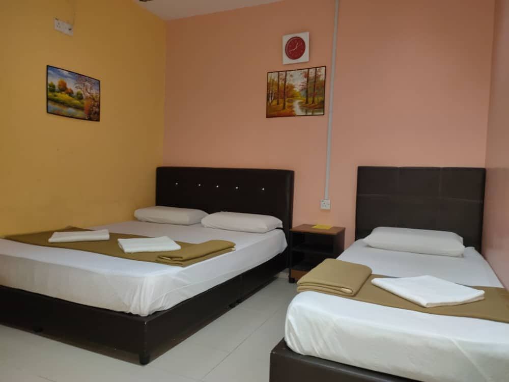 Hotel Sri Bahau Deluxe Triple 2