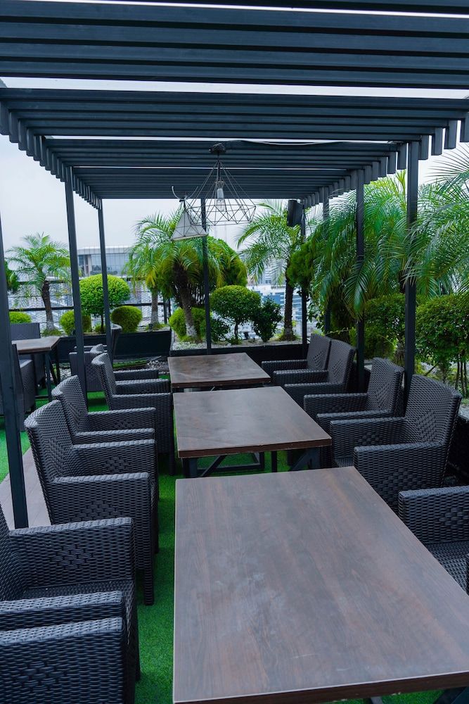 undefined Central Inn 8