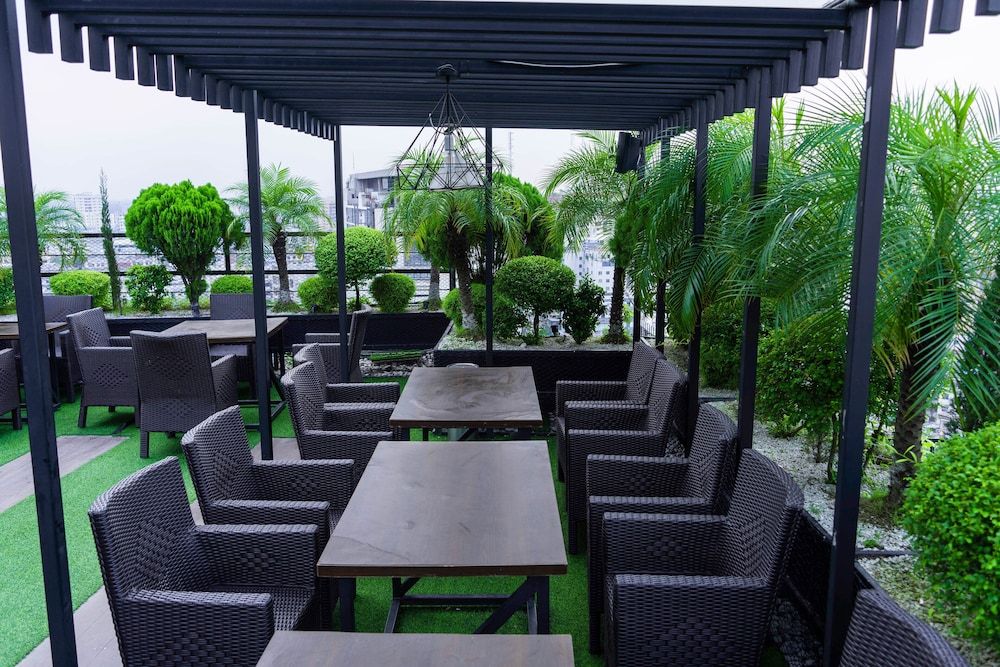undefined Central Inn 5