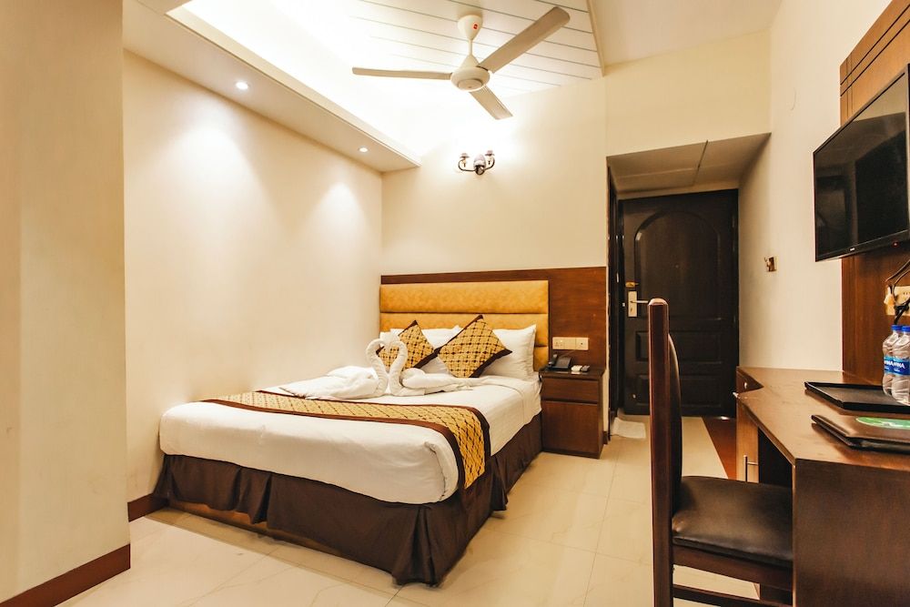 Central Inn Deluxe Double Room