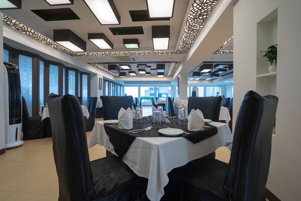 undefined Central Inn 8