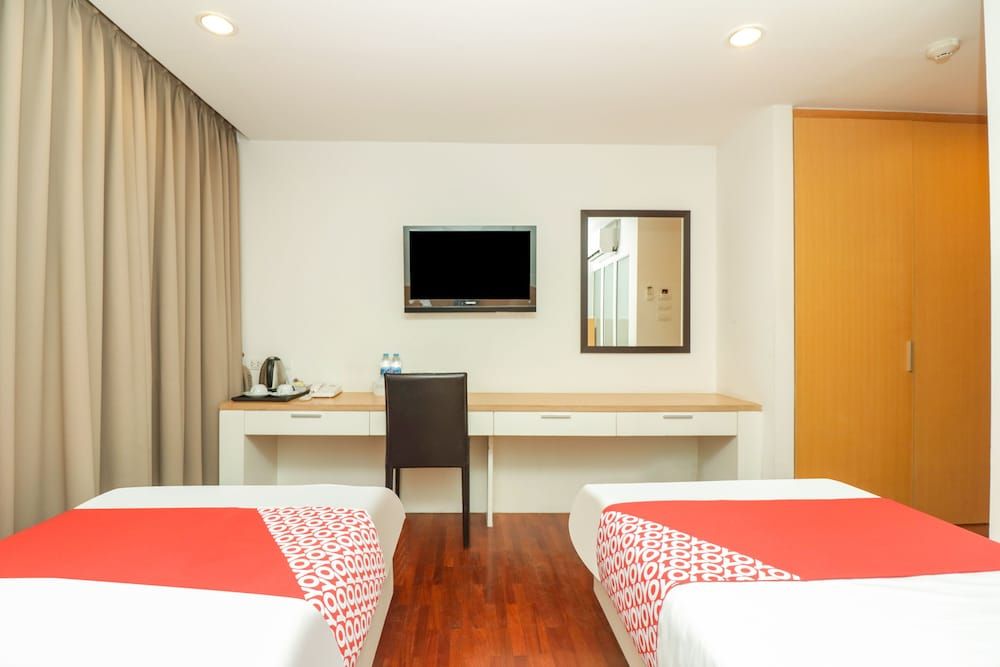 OYO 225 Premier Place Hotel Deluxe Twin Room 4