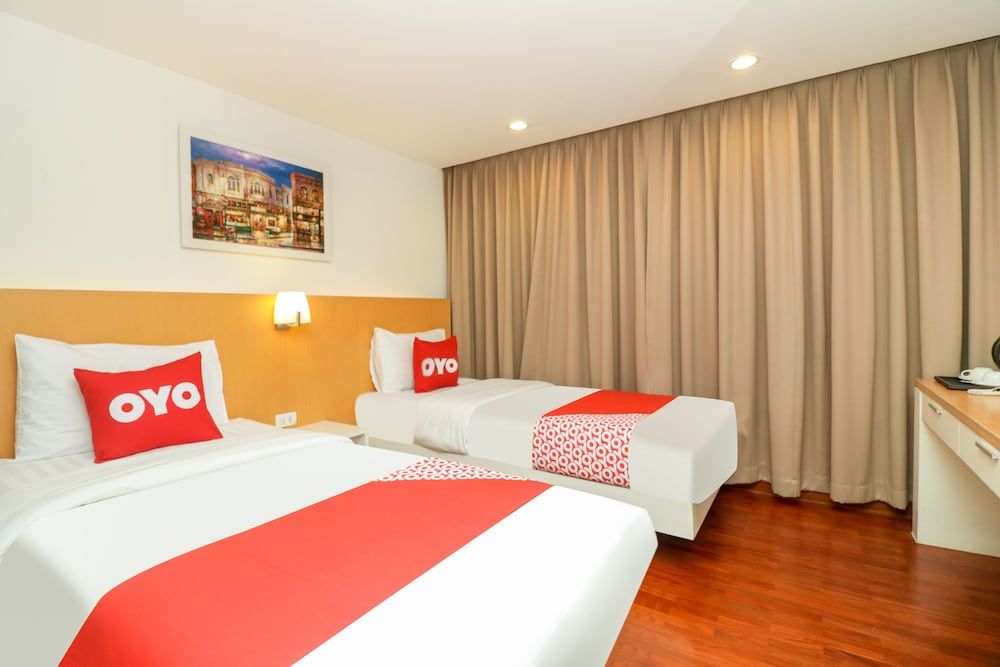 OYO 225 Premier Place Hotel Deluxe Twin Room 3