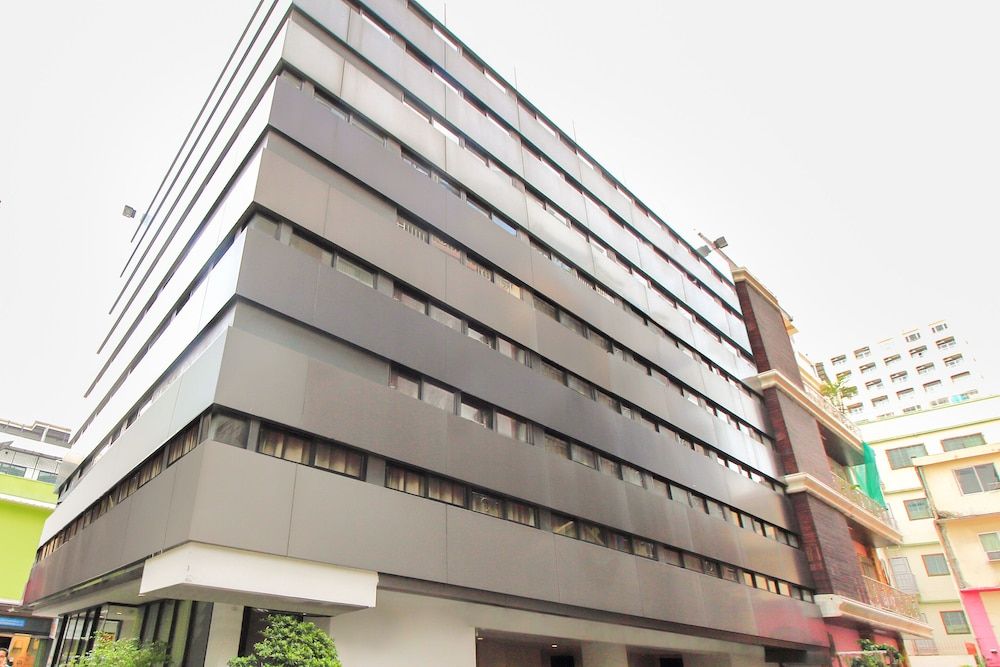 undefined OYO 225 Premier Place Hotel 6