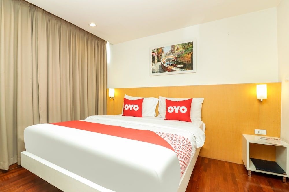 OYO 225 Premier Place Hotel Deluxe Double Room 3