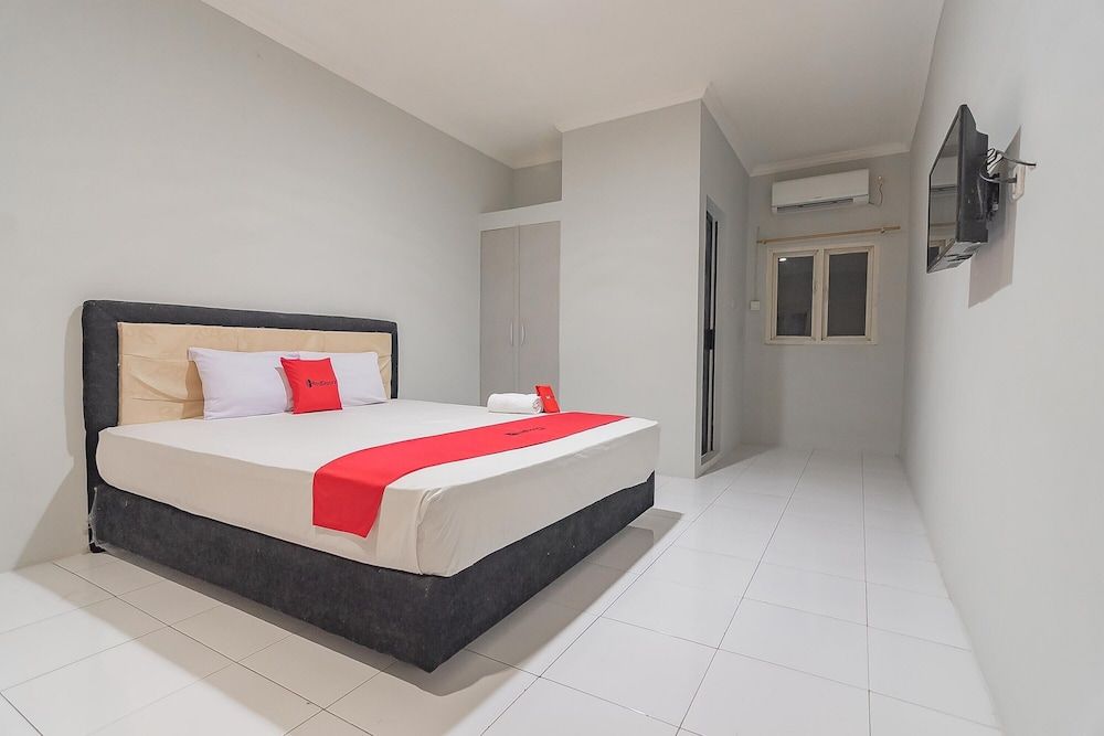 Deluxe Room (Reddoorz)