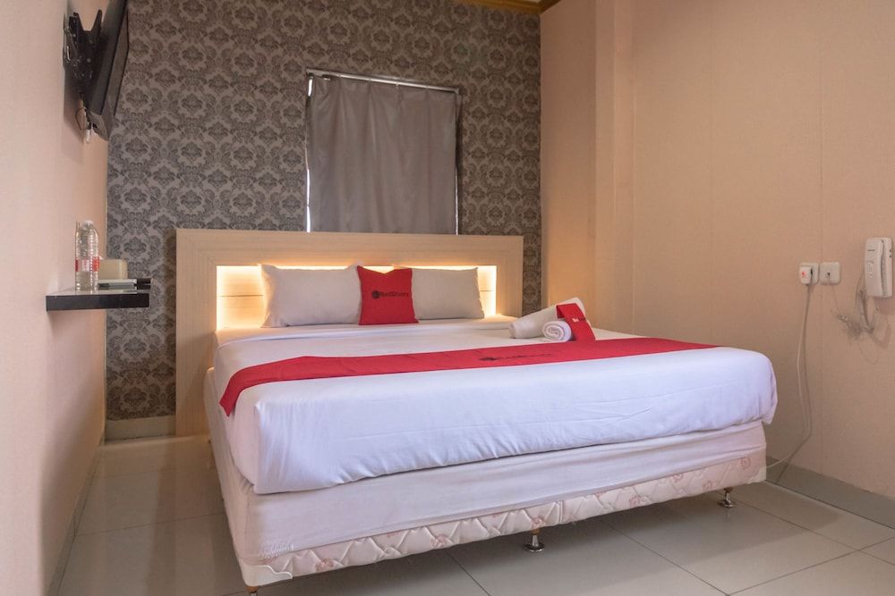 undefined RedDoorz near RS Husada 8