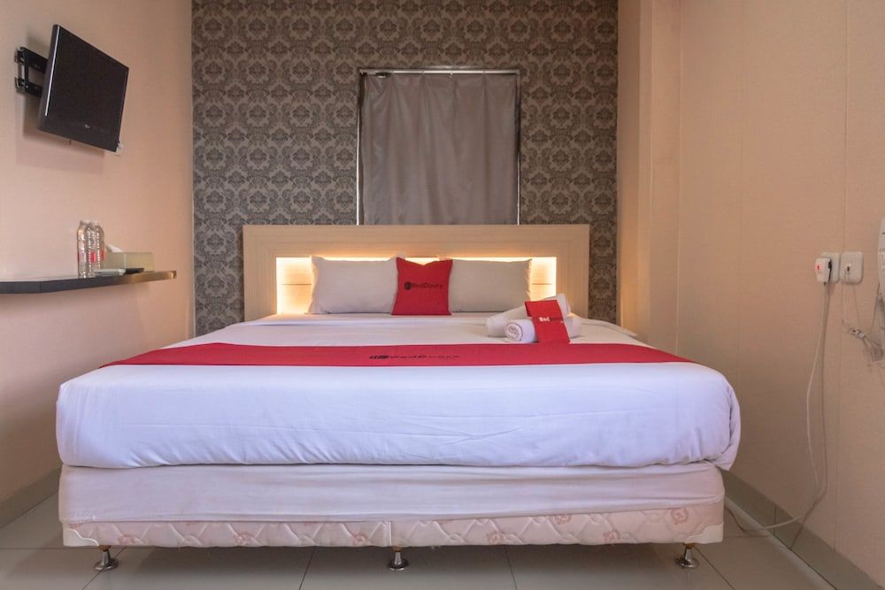 undefined RedDoorz near RS Husada 2