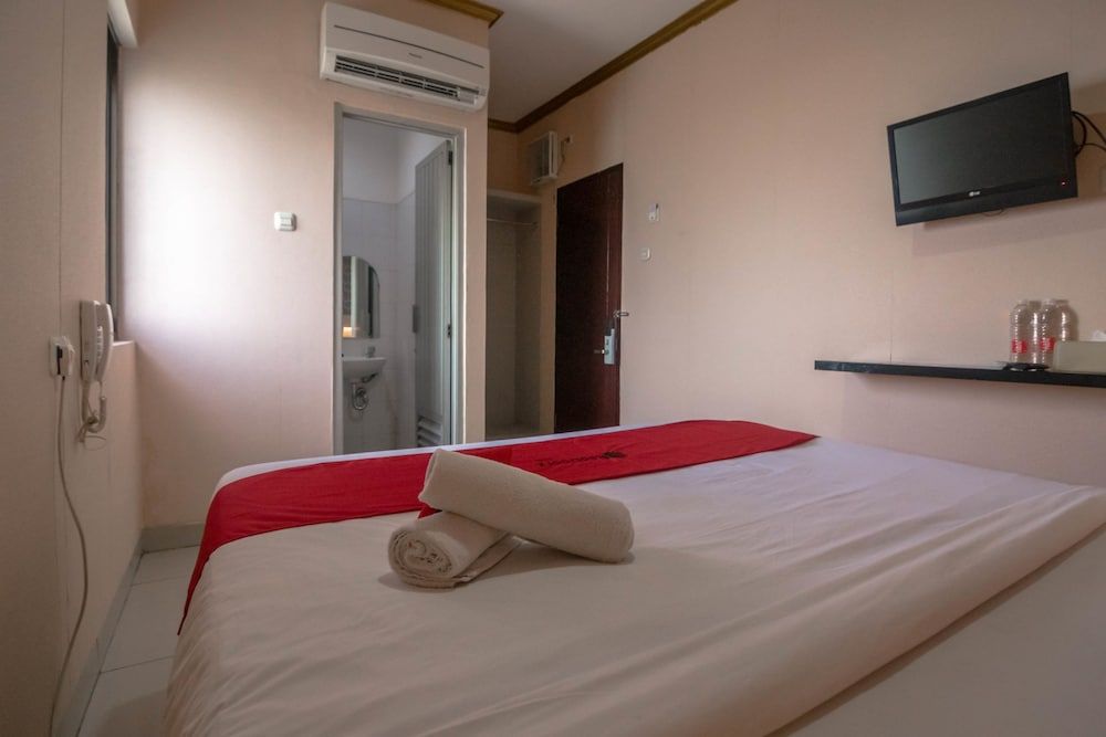 undefined RedDoorz near RS Husada 5