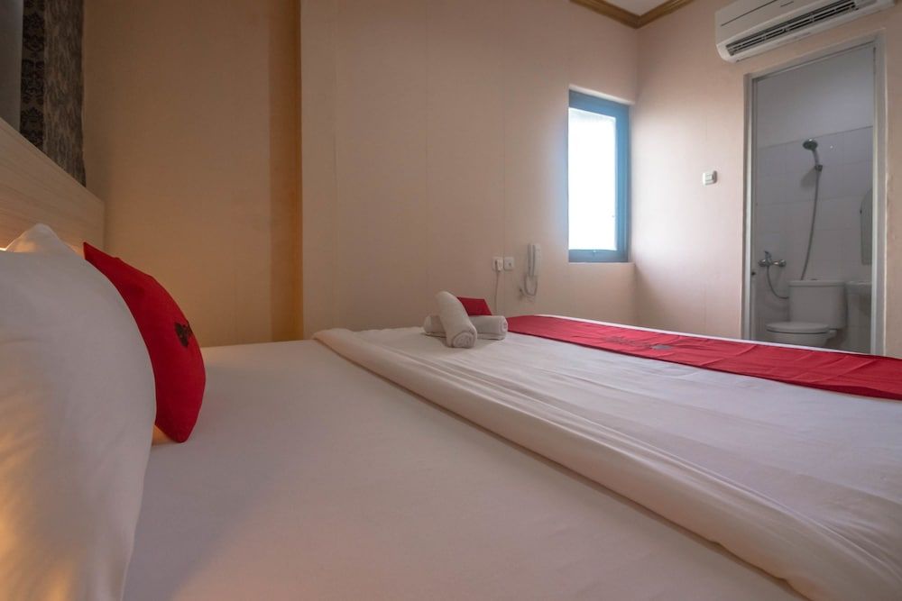 undefined RedDoorz near RS Husada 4