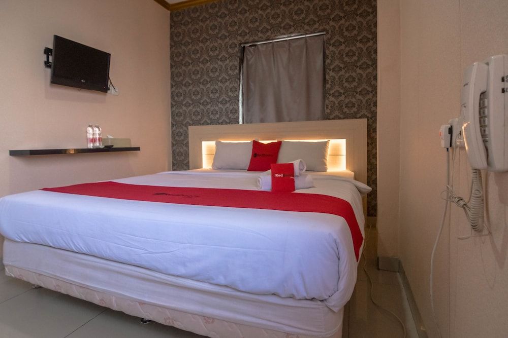 undefined RedDoorz near RS Husada 3