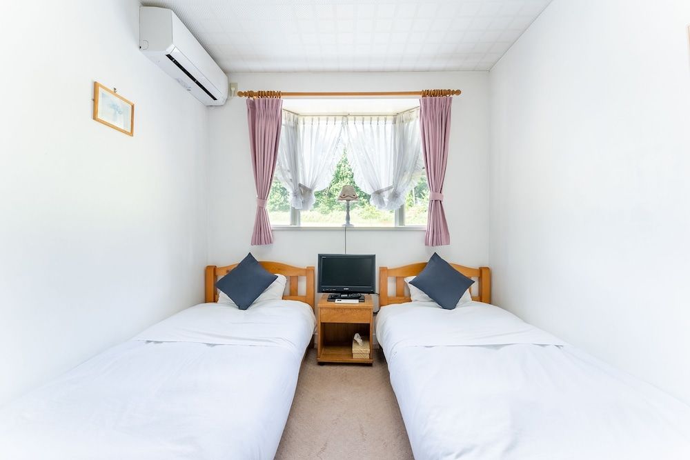 Twin Room, Non Smoking, Shared Bathroom