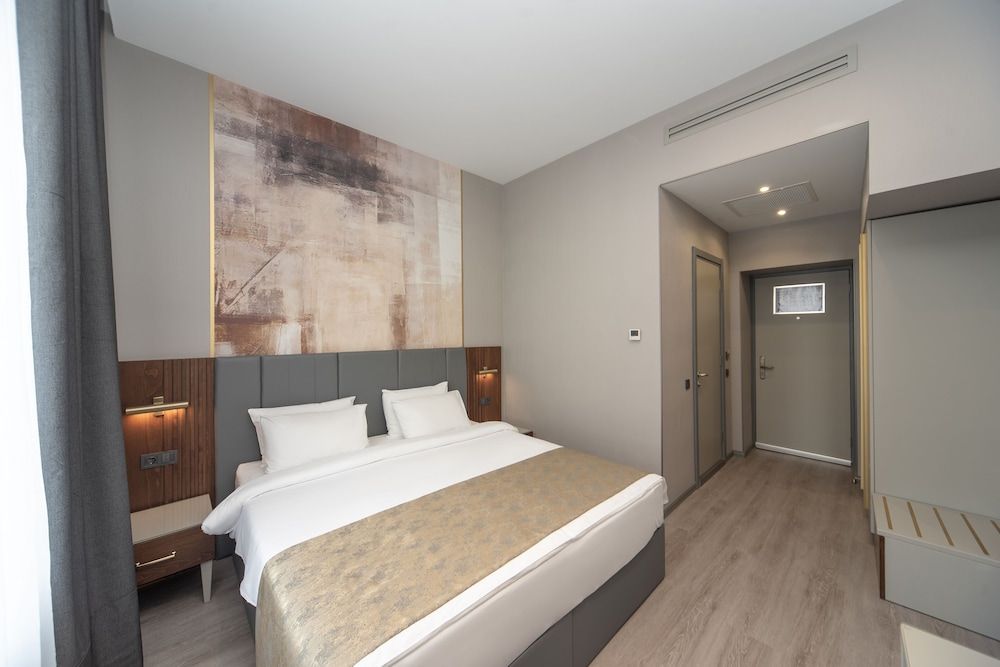 Tbilisi Chambers, Trademark Collection by Wyndham Standard Room, 1 King Bed, Non Smoking (Chamber)